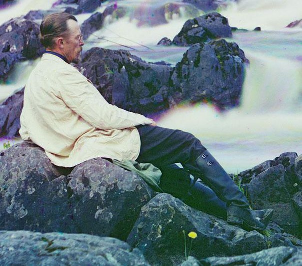 Сергей Михайлович Прокудин-Горский — сумрачный русский гений, который умудрился делать цветную фотографию за полвека до того, как её изобрели. Сергей Михайлович Прокудин-Горский — сумрачный русский гений, который умудрился делать цветную фотографию за полвека до того, как её изобрели.