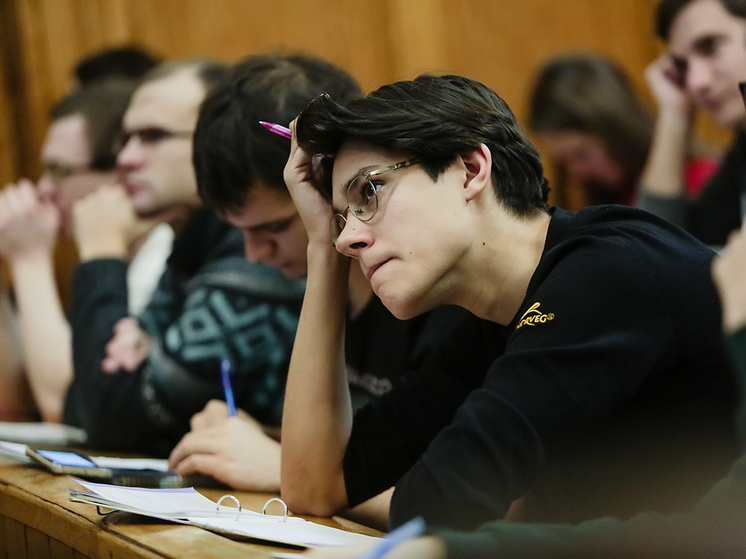 Ученые, совместители и бармены: как подрабатывают небогатые студенты в Москве - МК