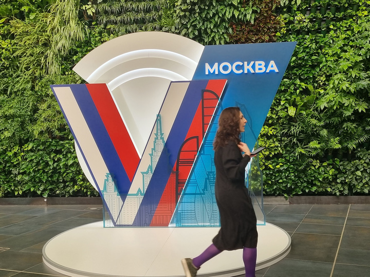 В Москве идут выборы Президента РФ: на 12:00 проголосовало 1,5 млн человек - МК