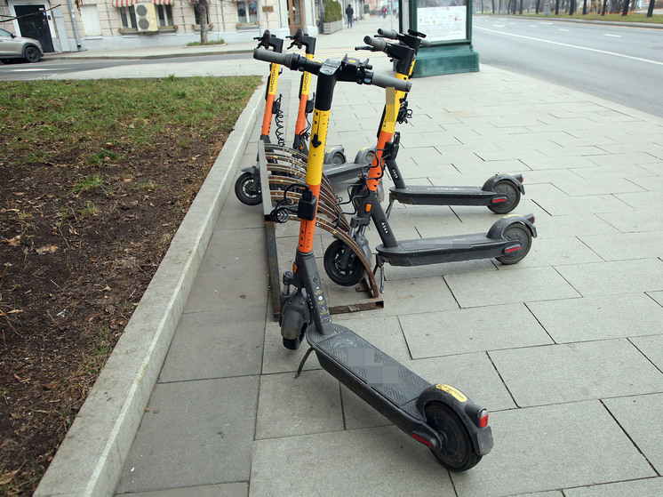 Пешеходы взбешены началом “сезона электросамокатов” - МК Пешеходы взбешены началом “сезона электросамокатов” - МК