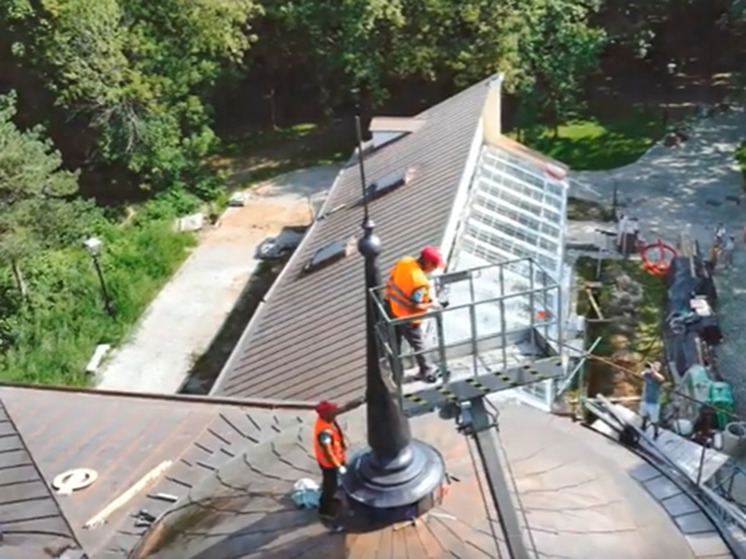 На оранжерею усадьбы Покровское-Стрешнево вернули утраченный шпиль - МК