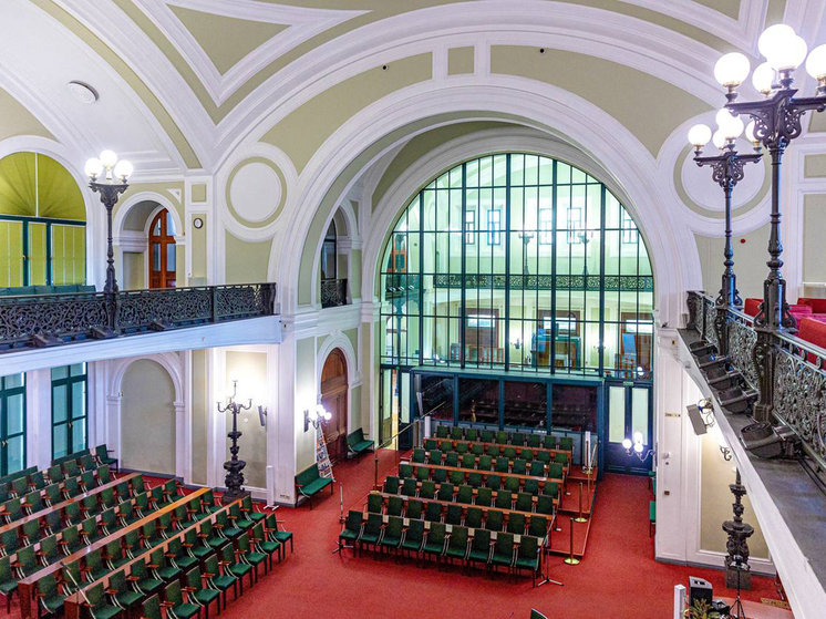 Эксперты рассказали, как будет проходить реставрация биржи - МК