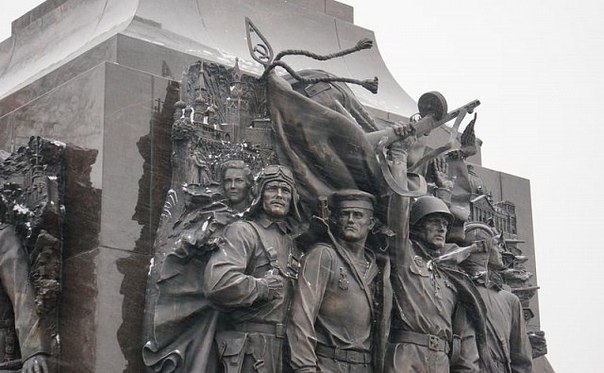 К 75-летию Битвы за Москву город украсят новые памятники и мемориальные доски. К 75-летию Битвы за Москву город украсят новые памятники и мемориальные доски.