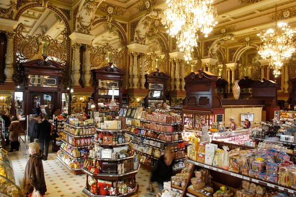 5 февраля 1901 года был открыт московский «Магазин Елисеева и погреба русских и иностранных вин» - самый знаменитый гастроном не только в столице, но и во всей России 5 февраля 1901 года был открыт московский «Магазин Елисеева и погреба русских и иностранных вин» - самый знаменитый гастроном не только в столице, но и во всей России