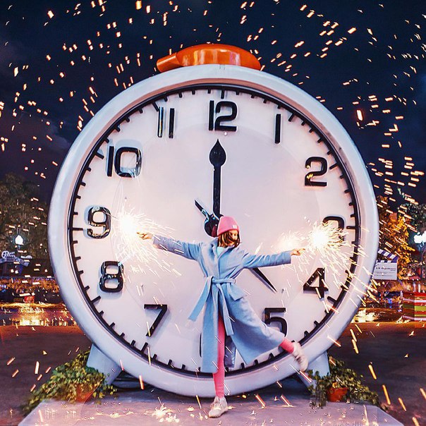 Новопушкинский сквер, декорации к фильму "Карнавальная ночь" Новопушкинский сквер, декорации к фильму "Карнавальная ночь"