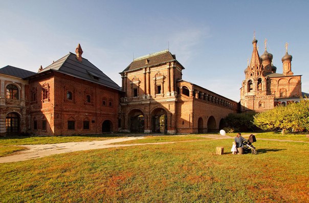 КРУТИЦКОЕ ПОДВОРЬЕ КРУТИЦКОЕ ПОДВОРЬЕ