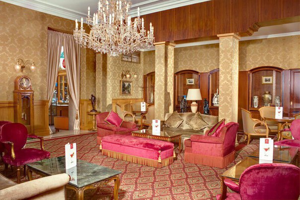 Гостиница «Националь» на Тверской улице – одна из старейших действующих гостиниц Москвы. Гостиница «Националь» на Тверской улице – одна из старейших действующих гостиниц Москвы.