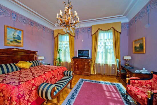 Гостиница «Националь» на Тверской улице – одна из старейших действующих гостиниц Москвы. Гостиница «Националь» на Тверской улице – одна из старейших действующих гостиниц Москвы.