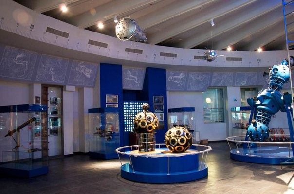 Московский планетарий — один из самых крупных в России и Европе. Московский планетарий — один из самых крупных в России и Европе.