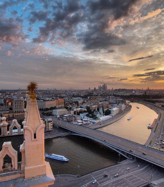 Август в столице Август в столице