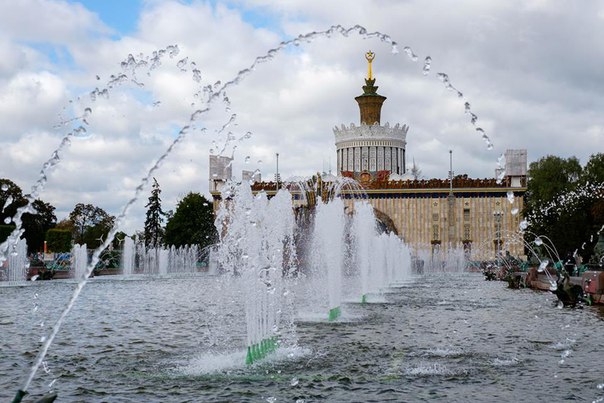 Осень на аллеях ВДНХ Осень на аллеях ВДНХ