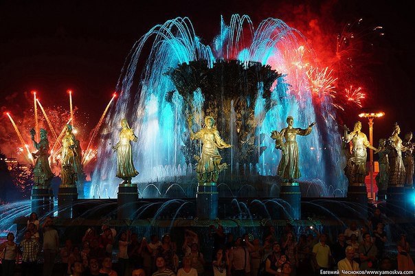 Главное здание МГУ станет площадкой для открытия фестиваля "Круг света" Главное здание МГУ станет площадкой для открытия фестиваля "Круг света"