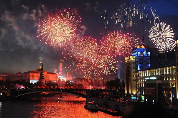 Движение транспорта перекроют в столице из-за праздничного салюта Движение транспорта перекроют в столице из-за праздничного салюта