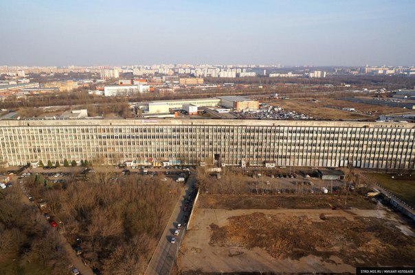 «Лежачий небоскреб» на Варшавке: самый длинный дом в Москве «Лежачий небоскреб» на Варшавке: самый длинный дом в Москве