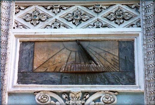 Солнечные часы на Никольской Солнечные часы на Никольской