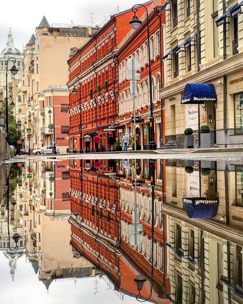 Август в столице Август в столице