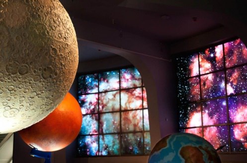 Московский планетарий — один из самых крупных в России и Европе. Московский планетарий — один из самых крупных в России и Европе.