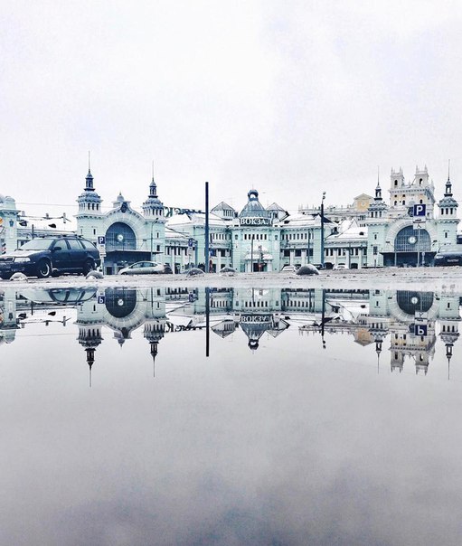 Белорусский вокзал в отражении Белорусский вокзал в отражении