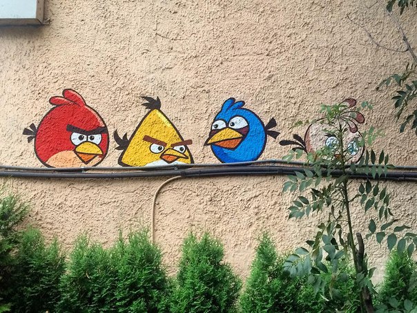 Angry birds на проводах на Старой Басманной Angry birds на проводах на Старой Басманной