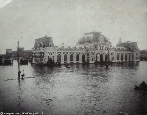 Наводнение у Павелецкого вокзала, 1908 год. Наводнение у Павелецкого вокзала, 1908 год.