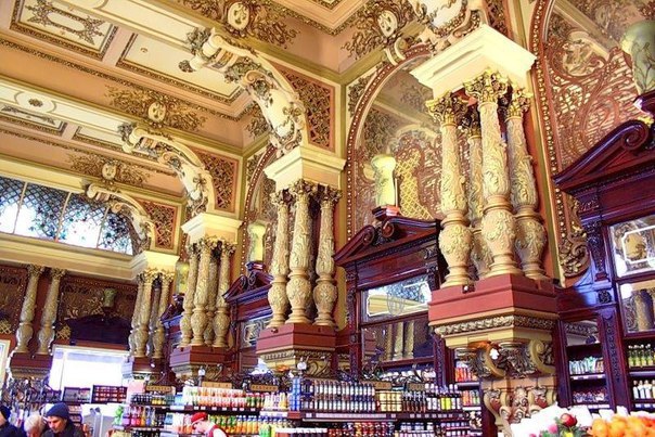 5 февраля 1901 года был открыт московский «Магазин Елисеева и погреба русских и иностранных вин» - самый знаменитый гастроном не только в столице, но и во всей России 5 февраля 1901 года был открыт московский «Магазин Елисеева и погреба русских и иностранных вин» - самый знаменитый гастроном не только в столице, но и во всей России