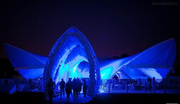 Бесплатное кино покажут в шатрах на Тверской улице в День города Бесплатное кино покажут в шатрах на Тверской улице в День города