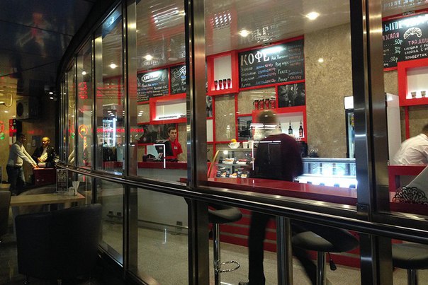 В Московском метро открылась первая кофейня — выпить чашечку кофе с пирожным или сандвичем теперь можно прямо на станции В Московском метро открылась первая кофейня — выпить чашечку кофе с пирожным или сандвичем теперь можно прямо на станции