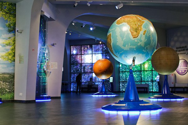 Московский планетарий — один из самых крупных в России и Европе. Московский планетарий — один из самых крупных в России и Европе.