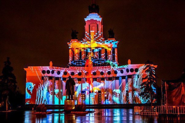 Главное здание МГУ станет площадкой для открытия фестиваля "Круг света" Главное здание МГУ станет площадкой для открытия фестиваля "Круг света"