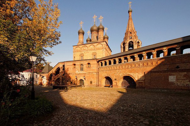 КРУТИЦКОЕ ПОДВОРЬЕ КРУТИЦКОЕ ПОДВОРЬЕ