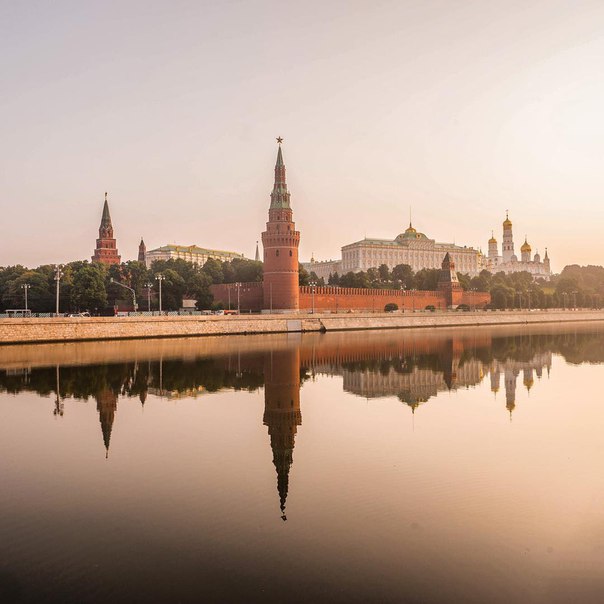 Август в столице Август в столице
