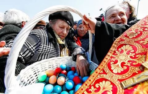 На Пасху у храма Христа Спасителя раздадут 10 тысяч крашеных яиц На Пасху у храма Христа Спасителя раздадут 10 тысяч крашеных яиц